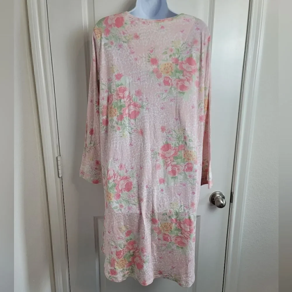 MISS ELAINE Floral Nightgown